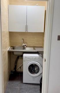 Studio to rent, Montagu Road, London NW4