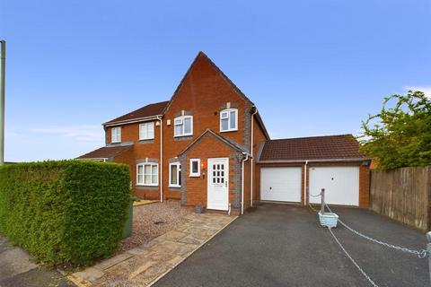 11 Harleys Field, Abbeymead, Gloucester, GL4 4RN