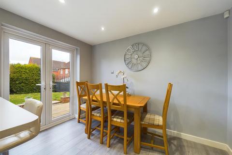 11 Harleys Field, Abbeymead, Gloucester, GL4 4RN