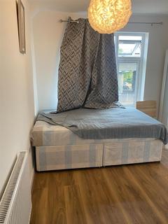 1 bedroom in a house share to rent, Great North Way 2, London NW4