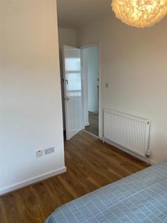 1 bedroom in a house share to rent, Great North Way 2, London NW4