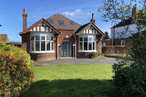 4 bedroom detached bungalow for sale, Burton Road, Midway DE11