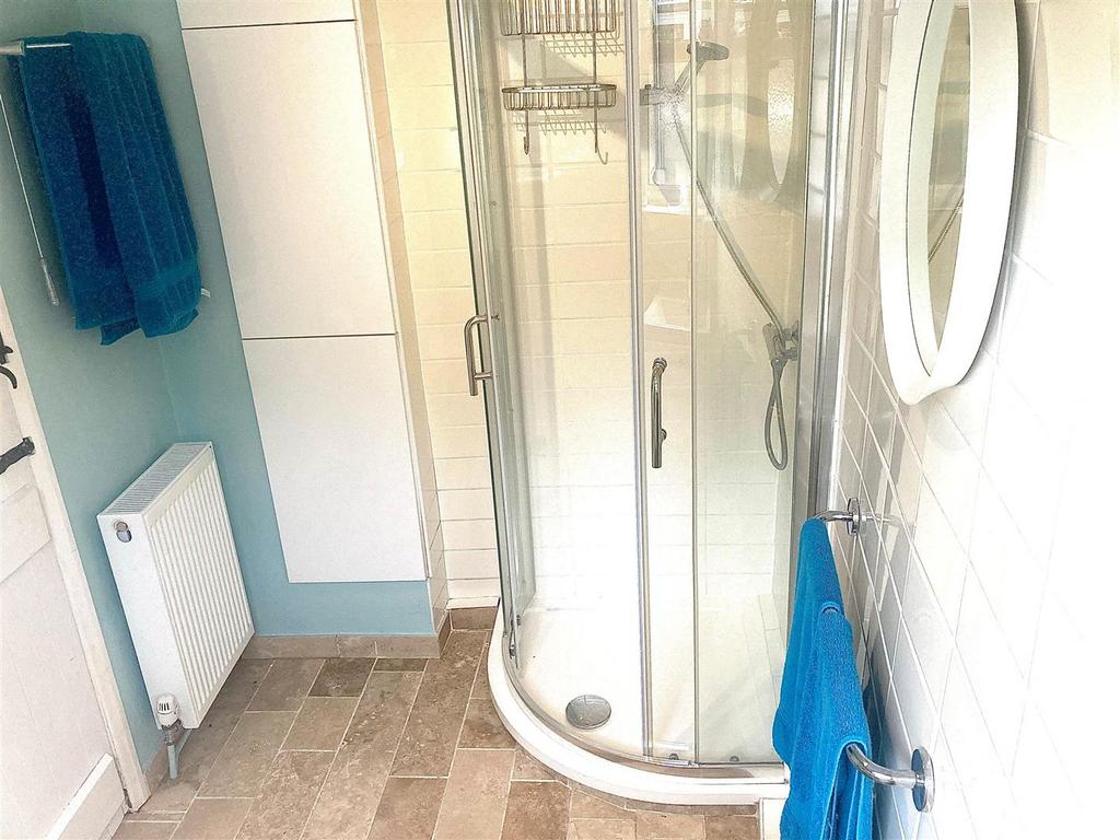 SHOWER ROOM.jpg
