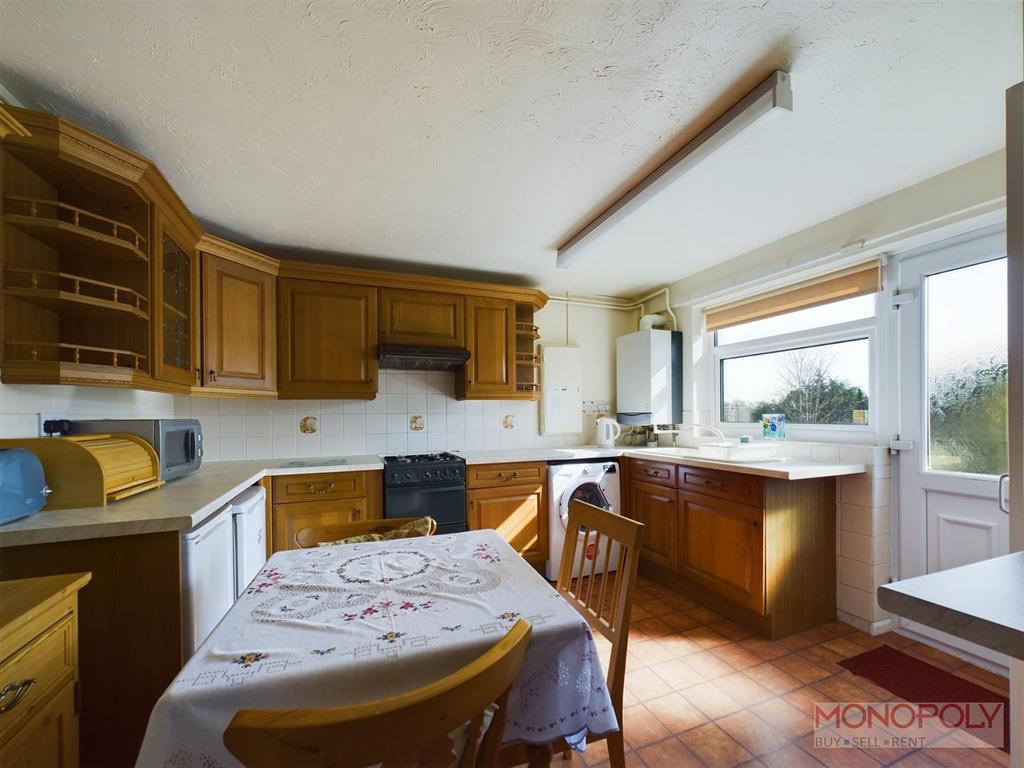 Kitchen /dining area