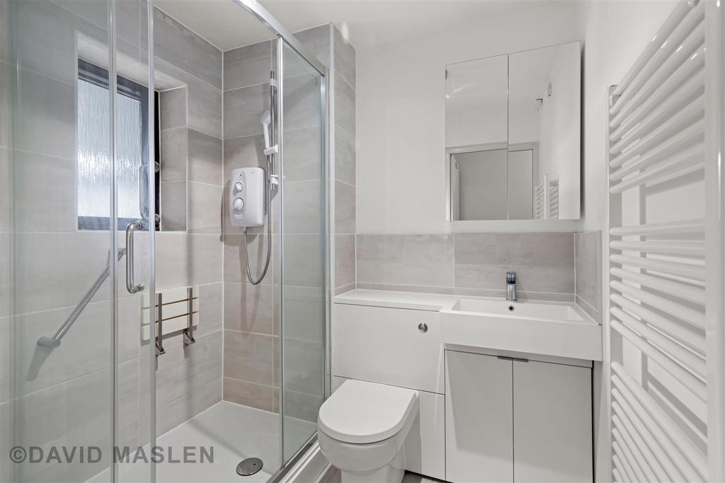 Bathroom (2).jpg
