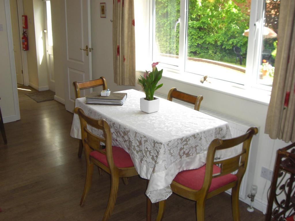 Silk Cottage Dining Table May 2009 010.jpg