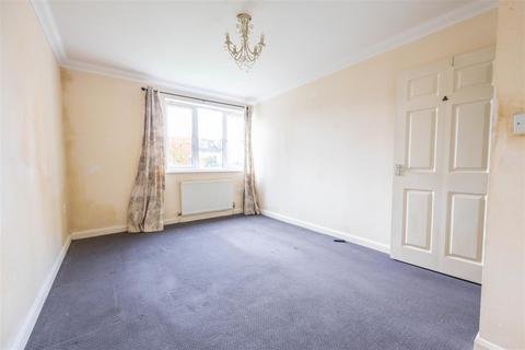 2 bedroom ground floor flat for sale, Shirley Road, Leigh-On-Sea