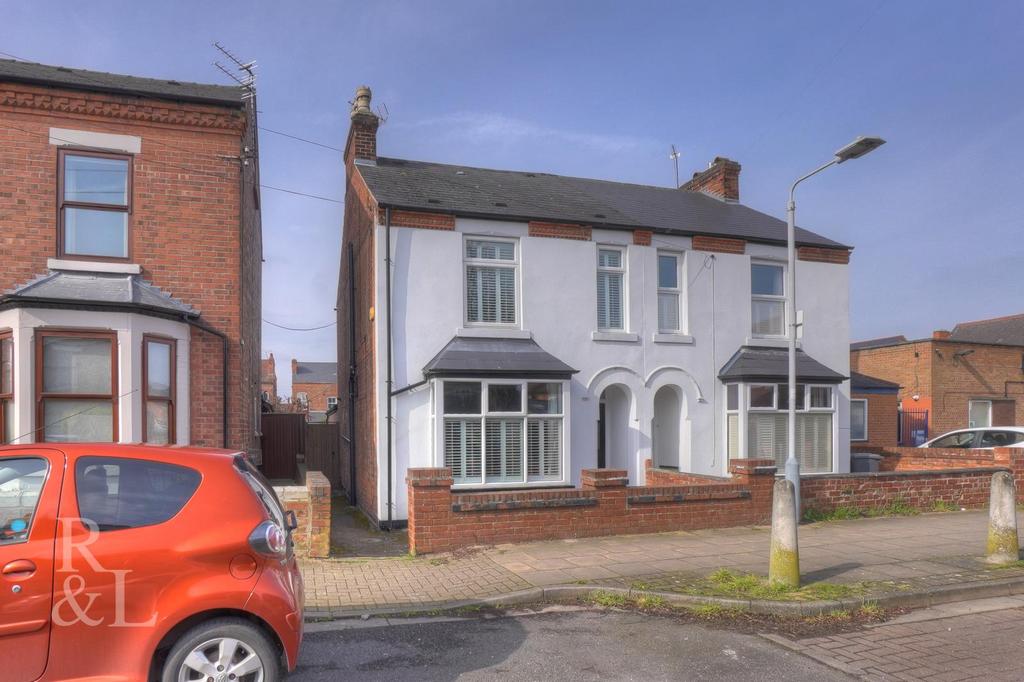 Byron Road, West Bridgford, Nottingham 4 bed semidetached house £475,000
