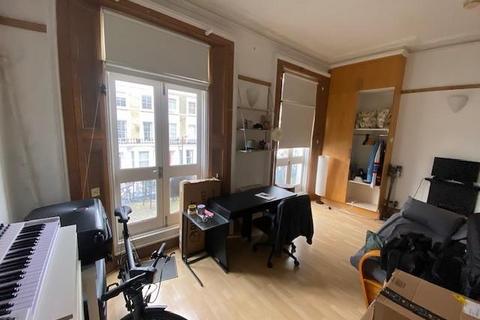 Studio to rent, Surrendale Place, London