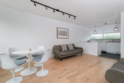 2 bedroom apartment to rent, Churchill Gardens, London, SW1V