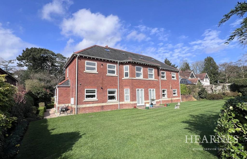 Ringwood Road, Ferndown, BH22 2 bed flat for sale £225,000