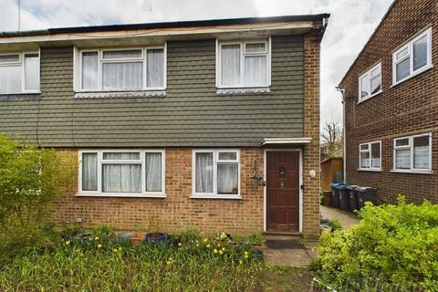 64 Swallowdale, South Croydon, CR2 8SJ