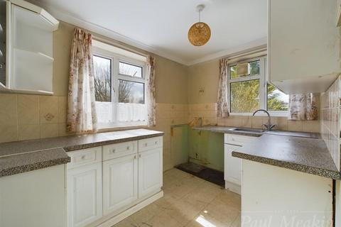 64 Swallowdale, South Croydon, CR2 8SJ