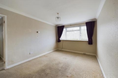 64 Swallowdale, South Croydon, CR2 8SJ