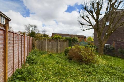 64 Swallowdale, South Croydon, CR2 8SJ