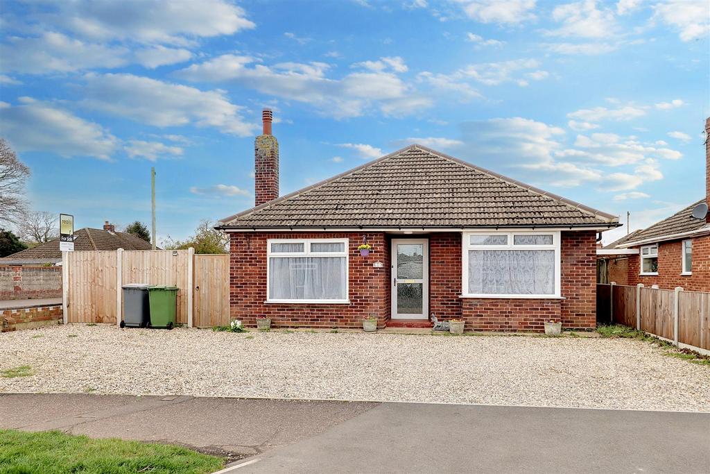 Falcon Road West, Norwich NR7 3 bed detached bungalow for sale £295,000