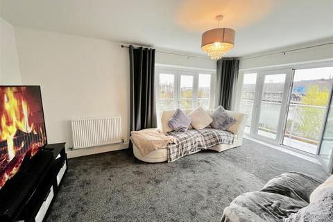 2 bedroom flat for sale, Bewick Courtyard, Northside, The Staiths, NE8