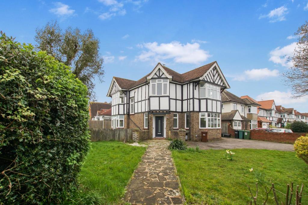 Baldwin Avenue, Eastbourne BN21 4 bed detached house £495,000