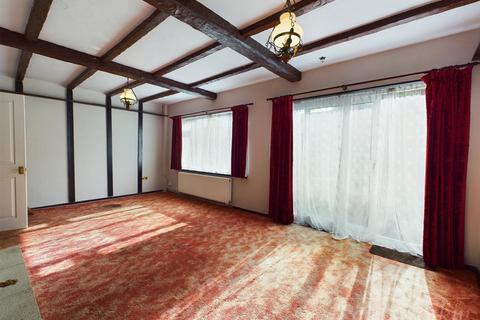 31 Foxcombe, New Addington, Croydon, CR0 9EY