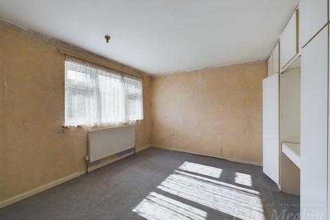 31 Foxcombe, New Addington, Croydon, CR0 9EY