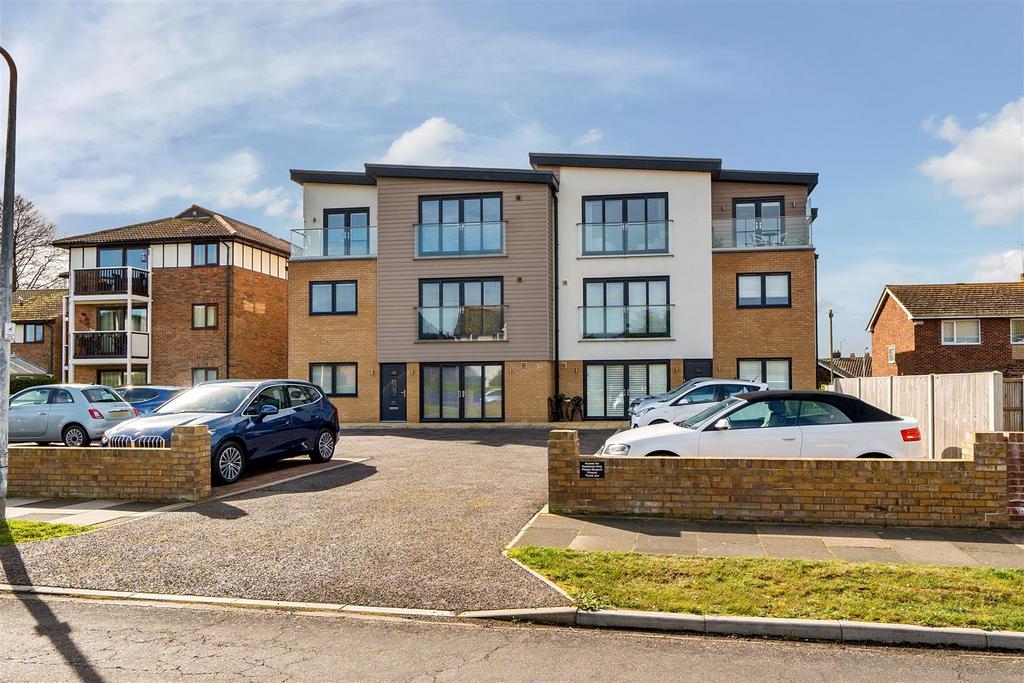 Beach Avenue, Birchington 2 bed apartment for sale £299,950