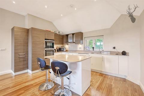 2 bedroom penthouse to rent, Albion Hill, Loughton IG10