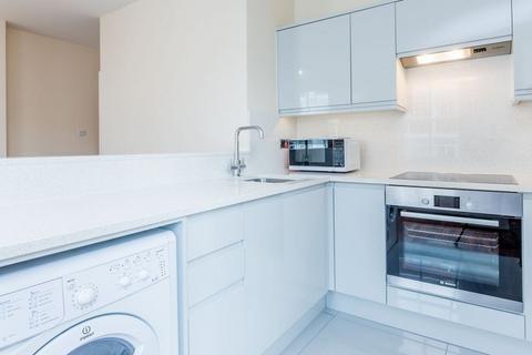 3 bedroom flat to rent, W1T