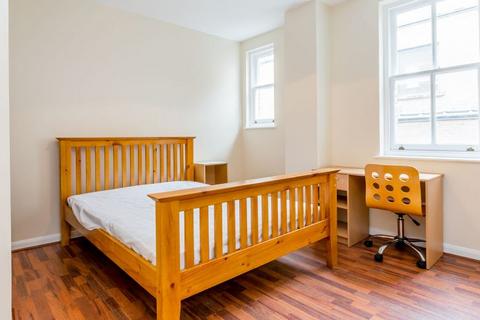 3 bedroom flat to rent, W1T