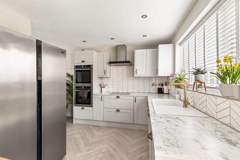 15 Firs Close, Folkestone, CT19 4HZ