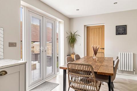 15 Firs Close, Folkestone, CT19 4HZ
