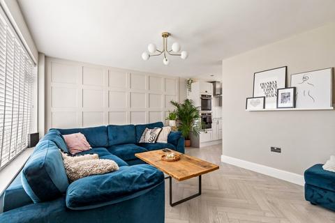 15 Firs Close, Folkestone, CT19 4HZ
