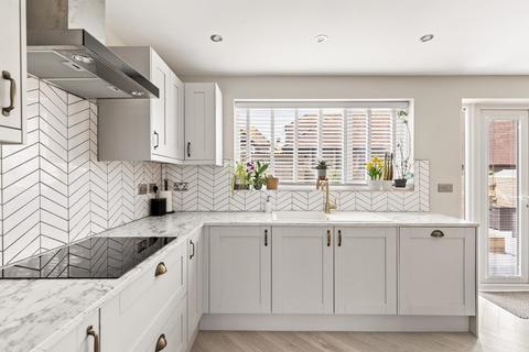 15 Firs Close, Folkestone, CT19 4HZ