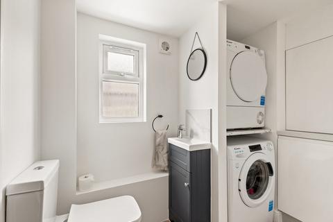 15 Firs Close, Folkestone, CT19 4HZ