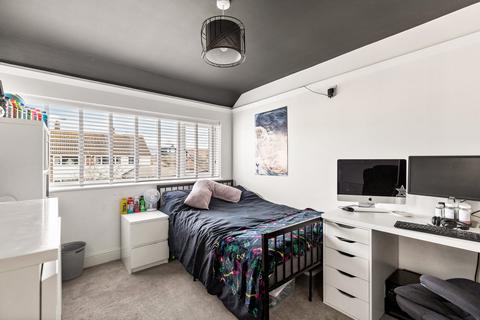 15 Firs Close, Folkestone, CT19 4HZ