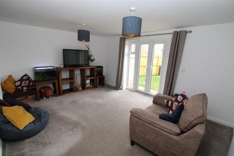 3 bedroom end of terrace house for sale, Sassoon Crescent, Stowmarket IP14