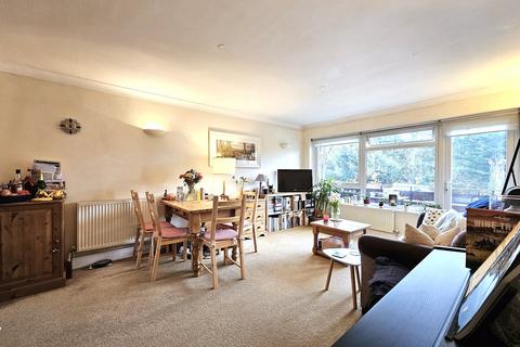2 bedroom flat to rent, Cedar Drive, East Finchley, N2