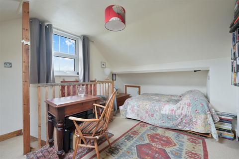60 Bramble Walk, Epsom, KT18 7TB