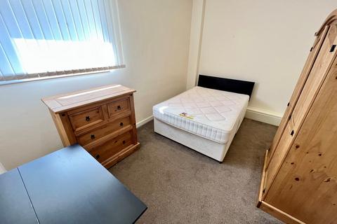 4 bedroom end of terrace house to rent, Hylton Road, Sunderland, SR4