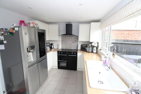 3 bedroom terraced house for sale, Willcox Avenue, Bury St. Edmunds IP33
