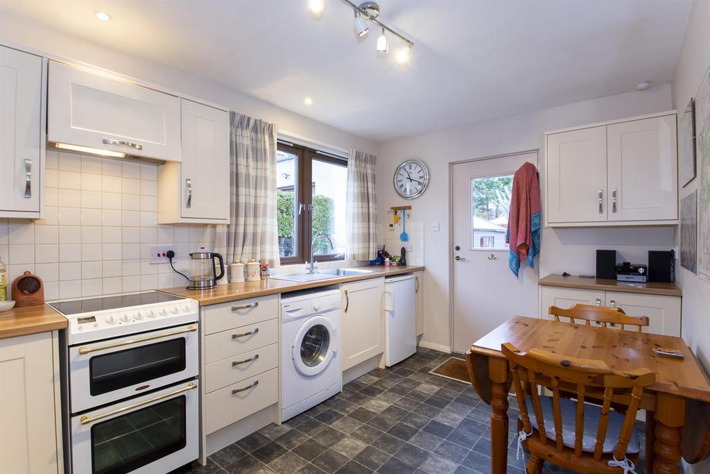 4 Kitchen.jpg