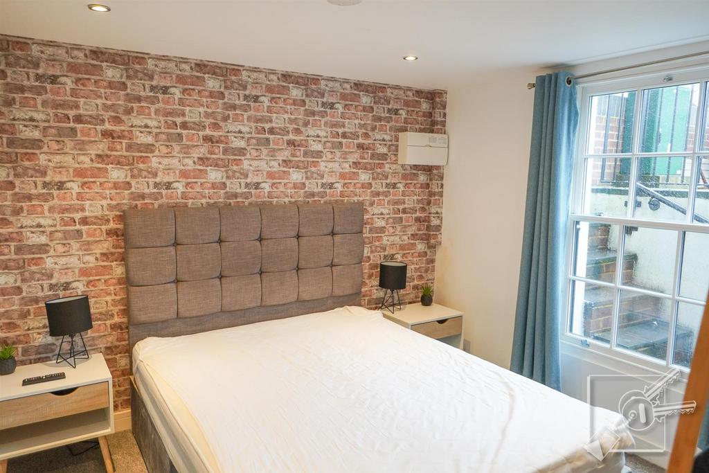 7b bedroom