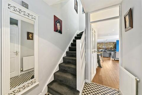7 Allbrook Close, Teddington, TW11 8TY