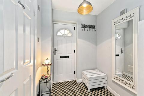 7 Allbrook Close, Teddington, TW11 8TY