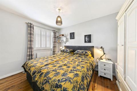 7 Allbrook Close, Teddington, TW11 8TY