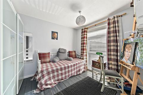 7 Allbrook Close, Teddington, TW11 8TY