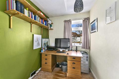 7 Allbrook Close, Teddington, TW11 8TY