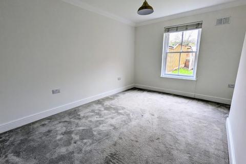 2 bedroom flat for sale, Fornham Road, Bury St. Edmunds IP32