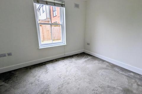 2 bedroom flat for sale, Fornham Road, Bury St. Edmunds IP32
