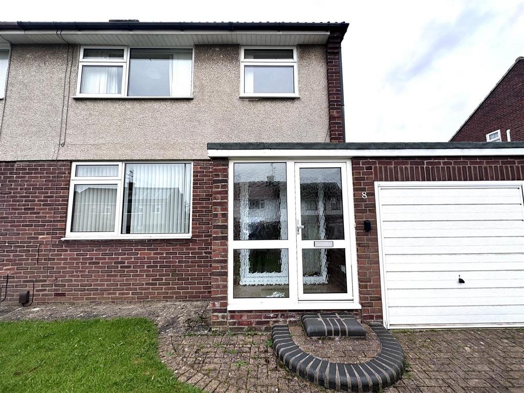 Torridge Road, Keynsham, Bristol 3 bed semidetached house £1,450 pcm