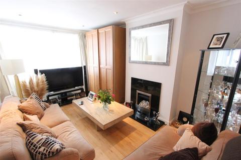 3 bedroom terraced house for sale, Canham Road, London